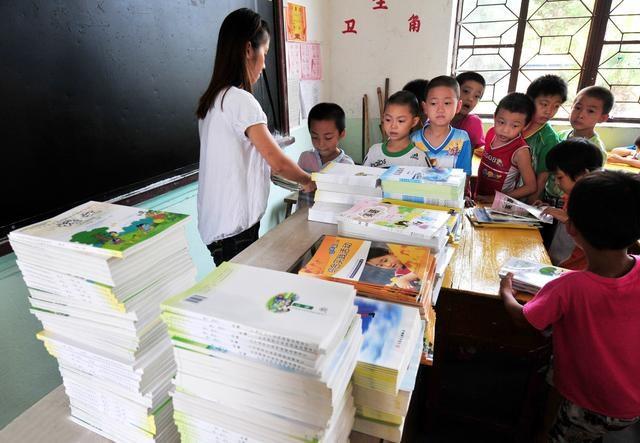 非深户小孩上学是有多难？家长们看看，申请学位都有了等级制