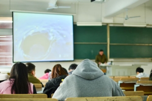 不是深圳户口能在深圳读小学吗高学历人才落户